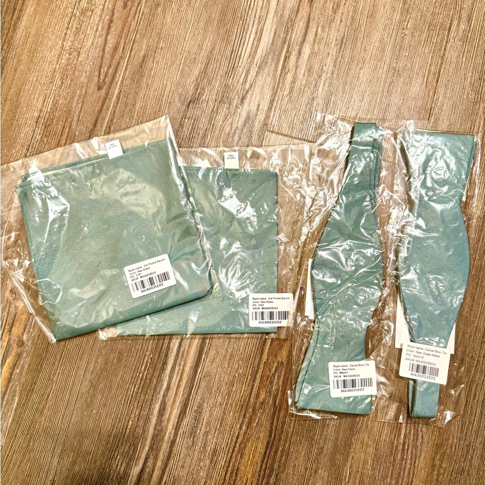 NEW IN PACKAGING Birdy Grey Bow Ties & Pocket Square in Sea Glass